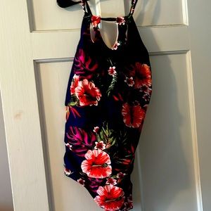 Women's size 22 floral swimsuit, never worn.
